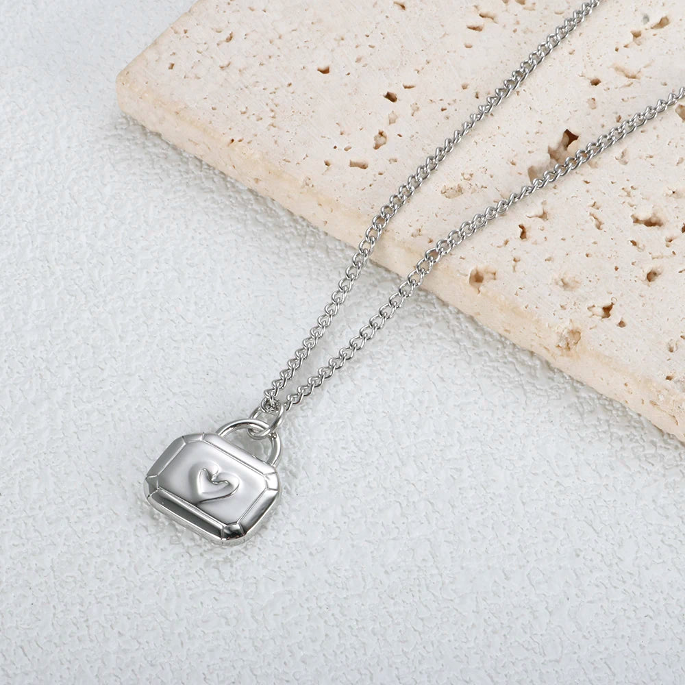 Collier avec pendentif en forme de cœur en acier inoxydable, bijoux imperméables en métal pour femmes