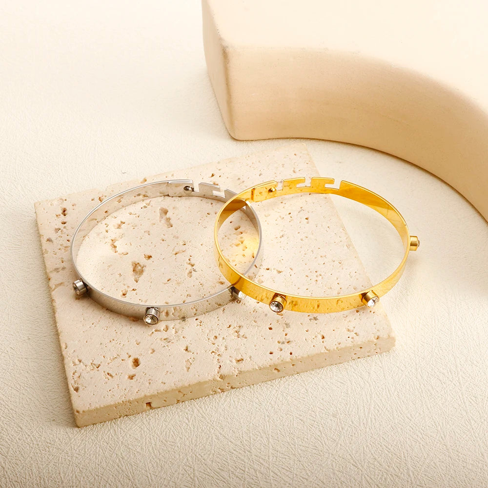 Bracelet jonc simple en acier inoxydable avec 3 cristaux